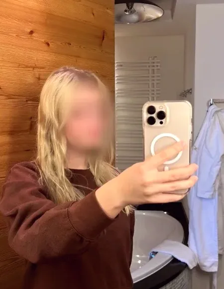 Ayesha, 20