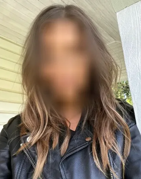 Dina, 32