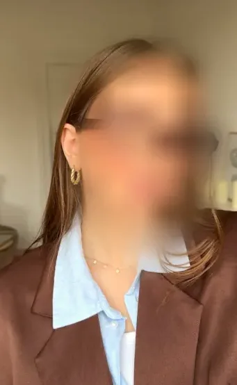 Isabelle, 32