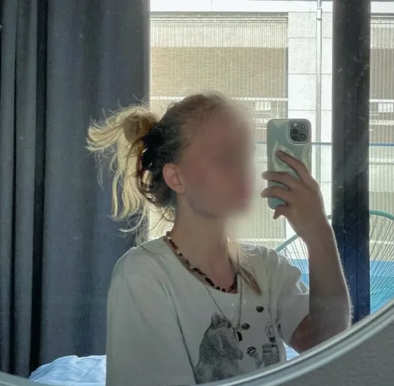 Isabelle, 19