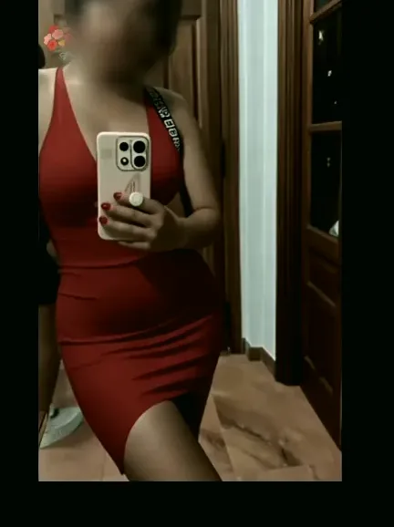 Julia, 27