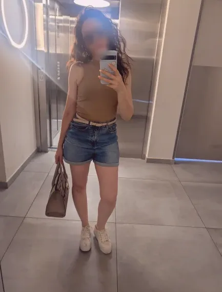 Yasmin, 40